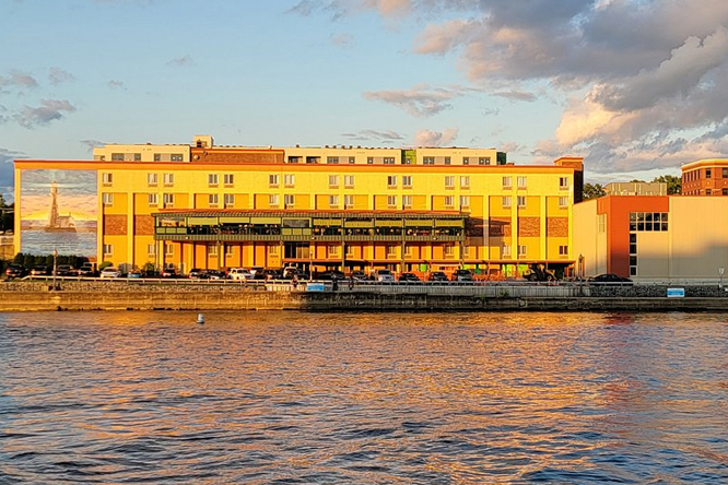 Clarion Hotel and Suites Riverfront and Indoor Waterpark - Oswego, NY